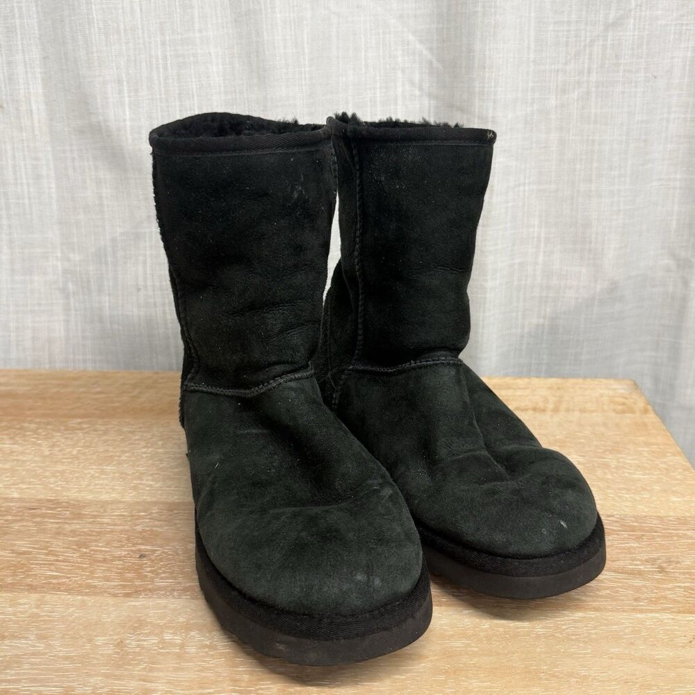 UGG Women's Black Classic Short Boot II Size 9 Suede Sheepskin Winter Snow Warm